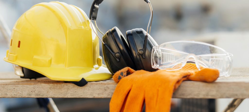 Gros plan sur un casque de sécurité
